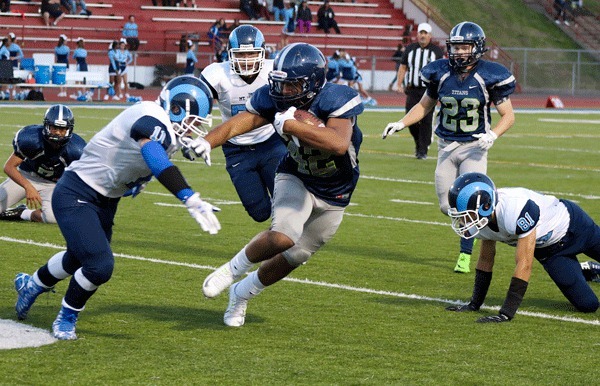 Tofaeono shines as Titans run over Rams at Federal Way Memorial Stadium ...