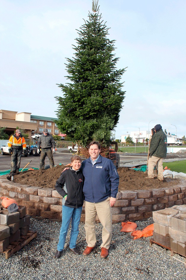 Mayor Ferrell and Councilwoman Dini Duclos were on-site to watch the new tree go in the ground on Dec. 22 at Town Square Park.