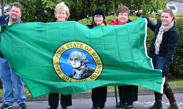 Kochmar donates new state flag to Historical Society of Federal Way ...