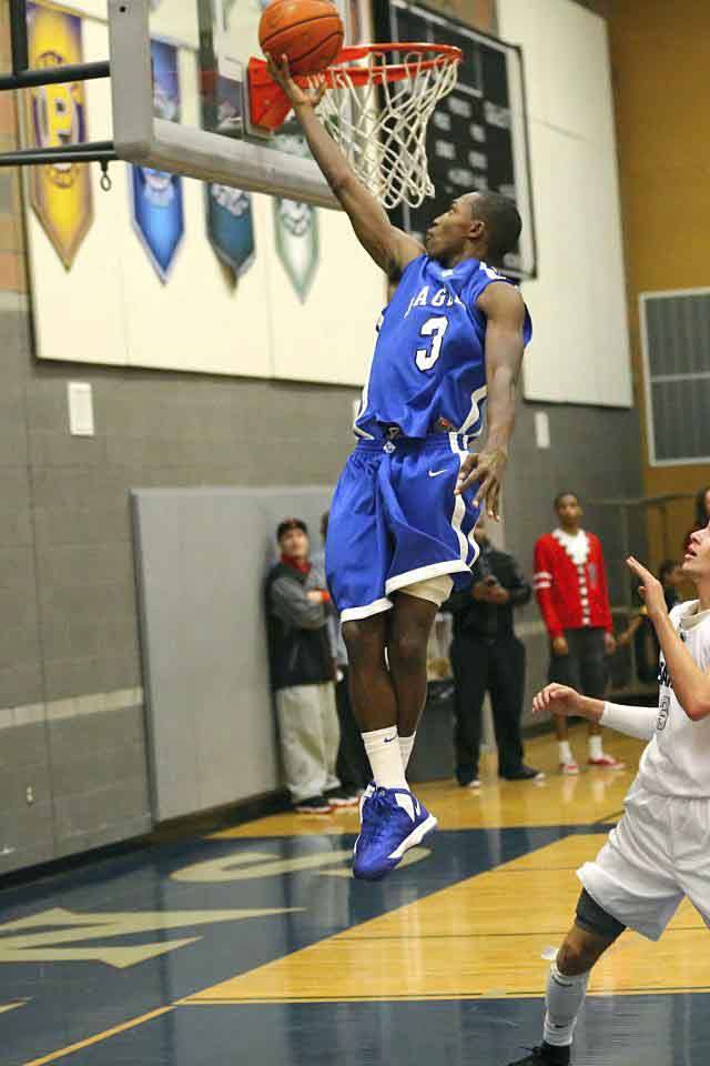 Federal Way's D'Londo Tucker is the only senior who plays a substantial role for the 11-2 Eagles. Federal Way will take on Decatur at 6 p.m. at the ShoWare Center on Monday.