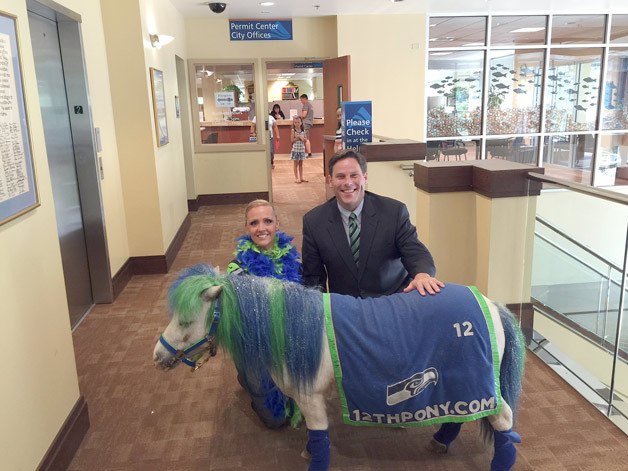 Federal Way Mayor Jim Ferrell kneels with Wilson the 12th Pony