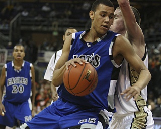 Federal Way junior Cole Dickerson backs down Decatur senior Cam Schilling last month in a game at the King Holiday Hoopfest. Dickerson is leading the No. 1-ranked Eagles in scoring at 18.5 points a game. Dickerson and the Eagles will take on the second-ranked Decatur Gators at 8 p.m. at Auburn High School Saturday