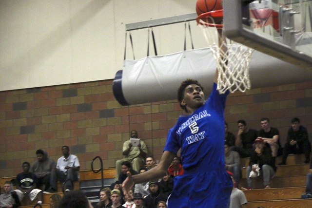 Jalen McDaniels dunks during Federal Way's 72-65 win over Todd Beamer on Tuesday