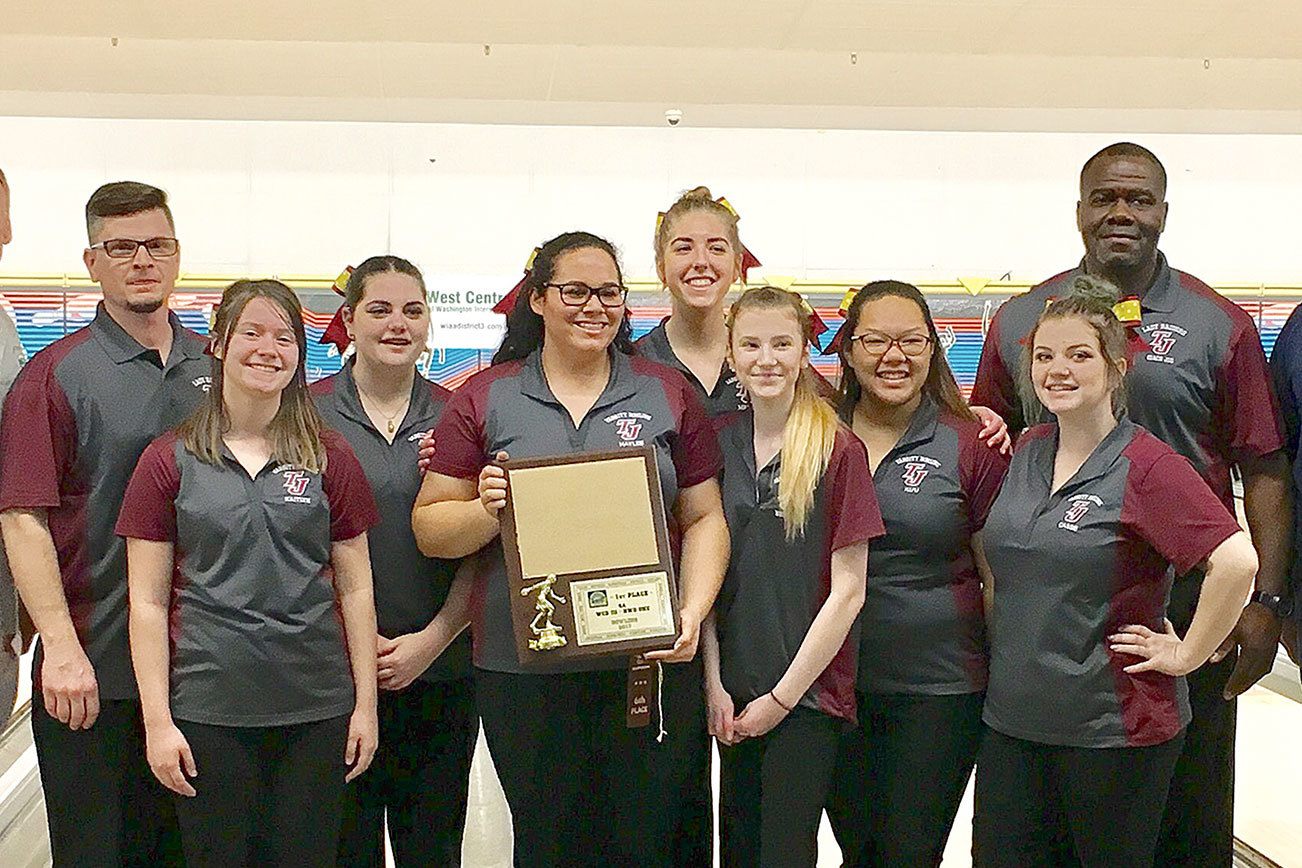 Raiders leave no pins standing, win district tournament