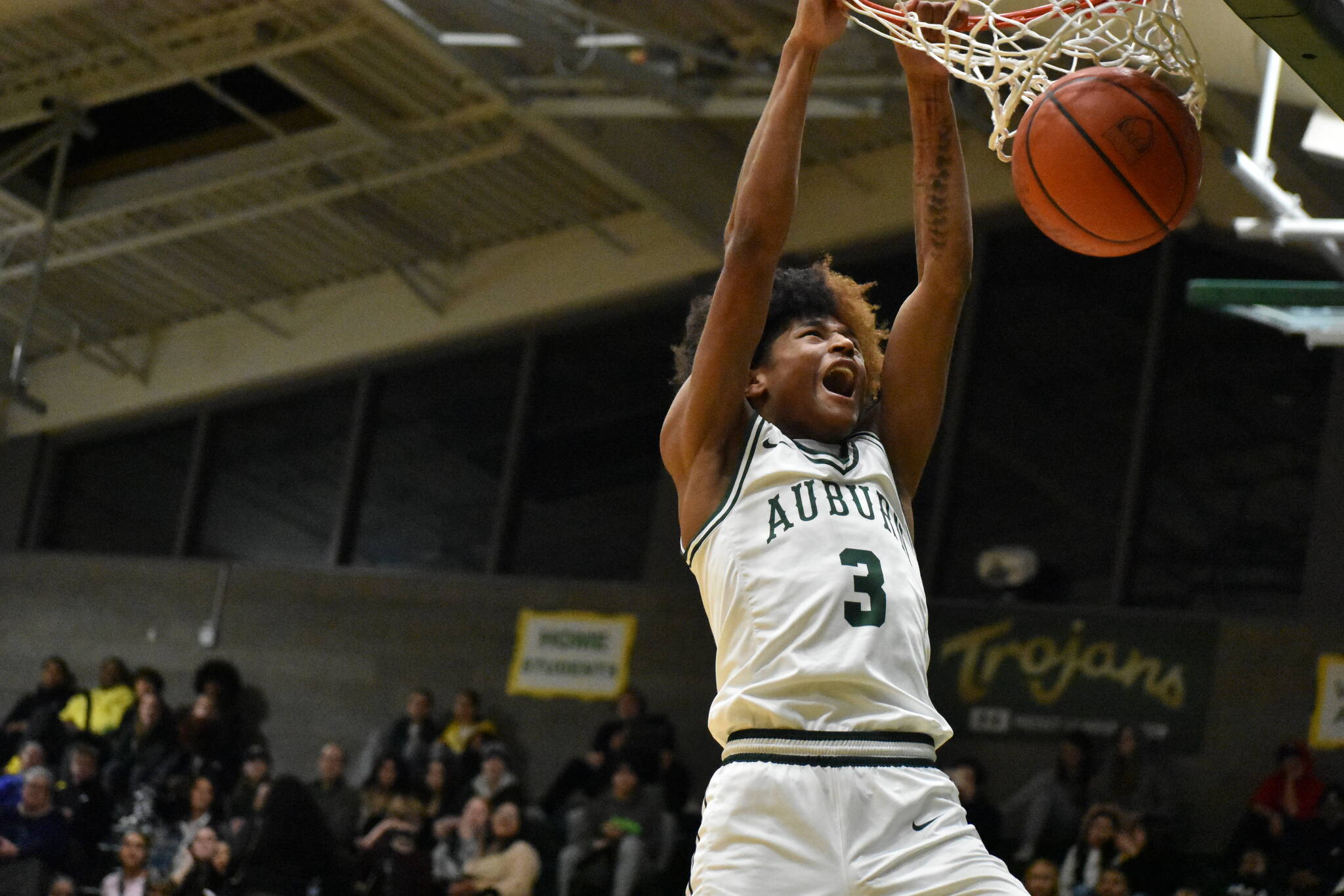 3A NPSL MVP Jaylen Petty dunks the ball against Lincoln in the first round of the playoffs. Ben Ray / The Reporter