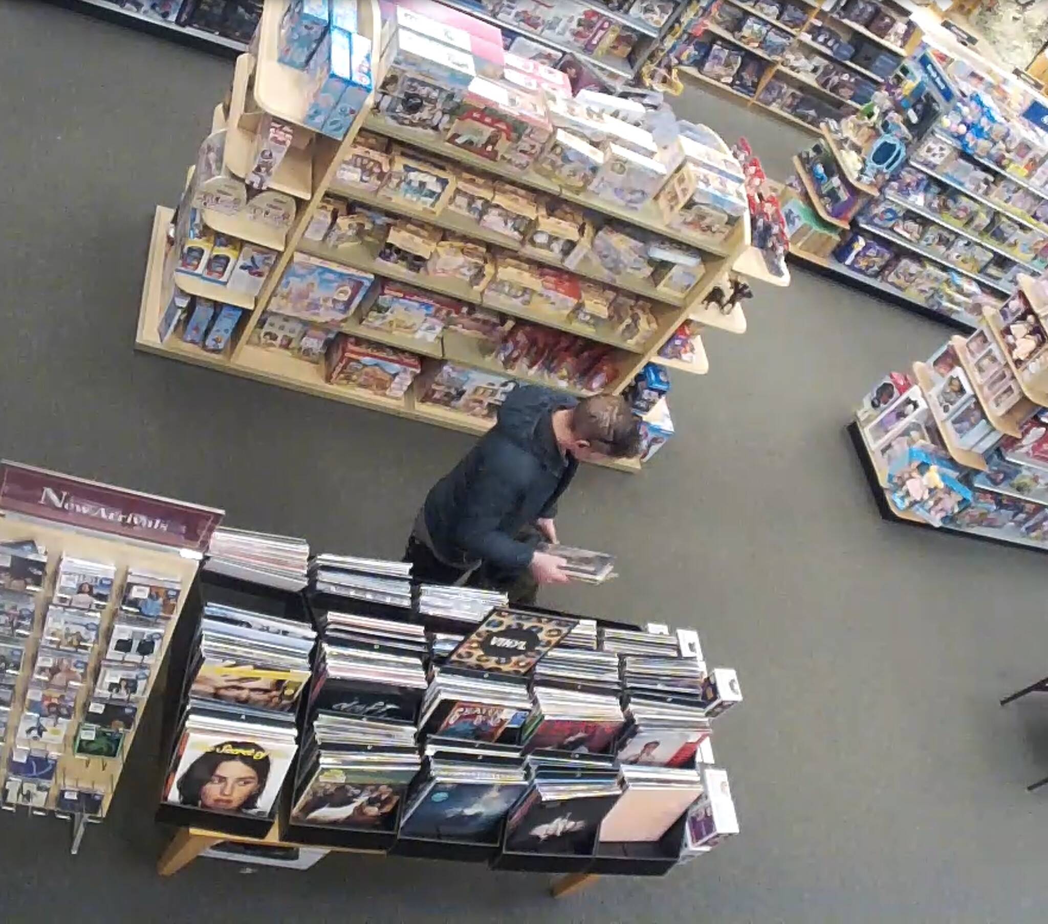 Video: Man steals ,000 worth of records from Barnes and Noble