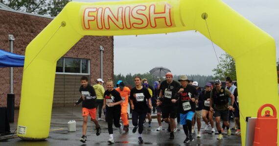 People running during the 2024 Run With Cops 5k in Federal Way. Photo by Joshua Solorzano/The Mirror