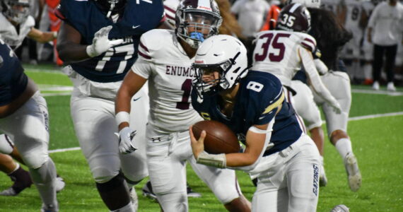 Decatur quarterback Spencer Holloway runs with the the ball against Enumclaw. Ben Ray / The Mirror