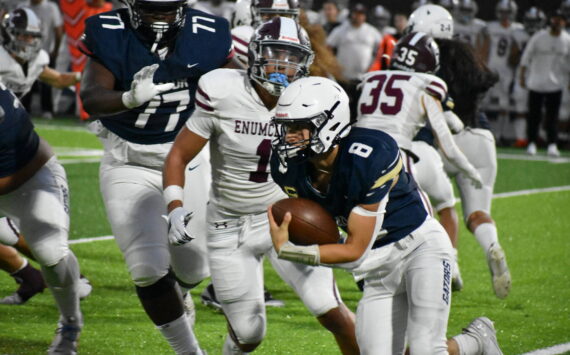 Decatur quarterback Spencer Holloway runs with the the ball against Enumclaw. Ben Ray / The Mirror