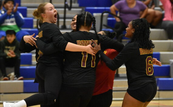 The Raiders celebrate a point against Federal Way. Ben Ray / The Mirror