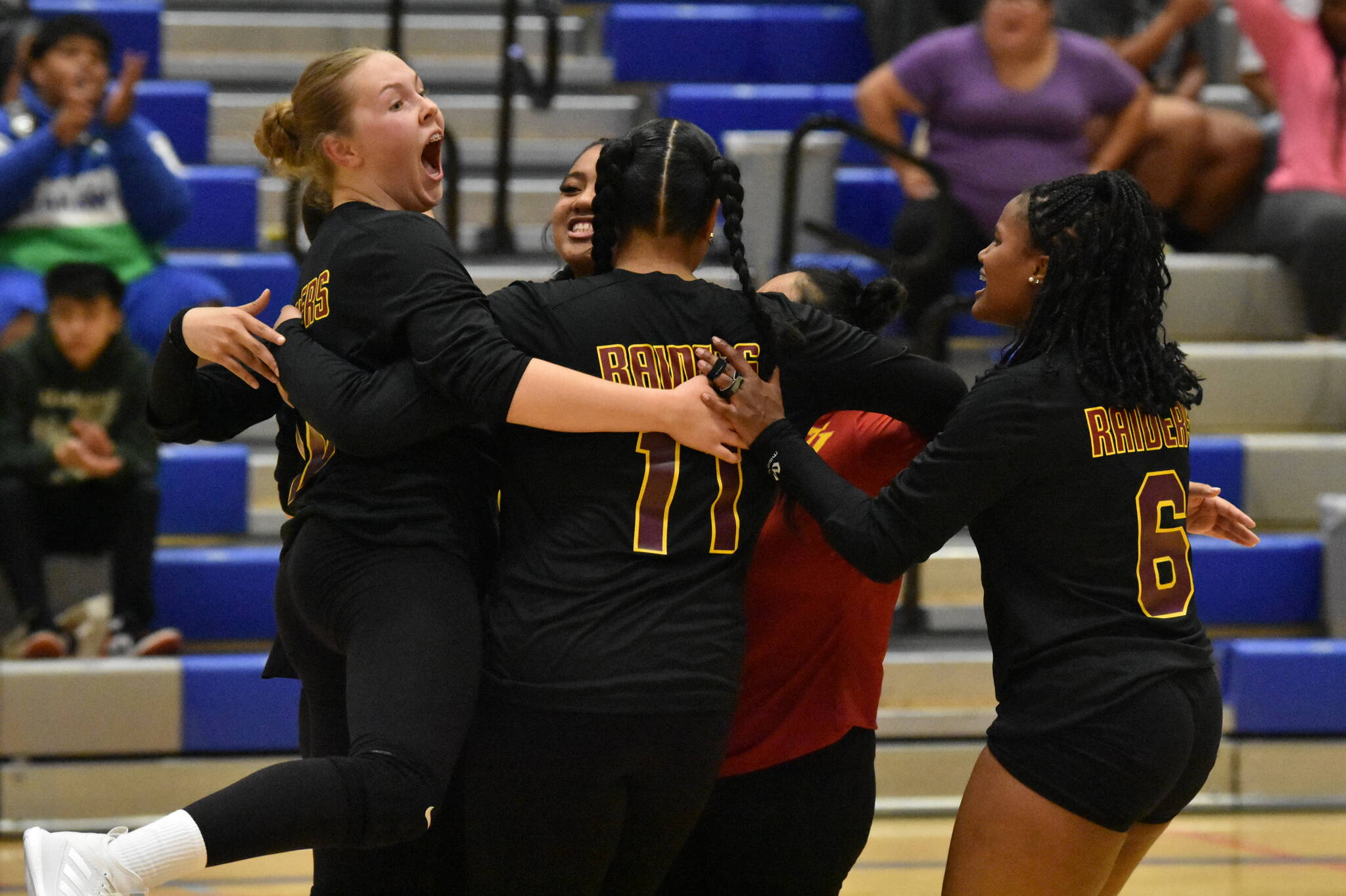 The Raiders celebrate a point against Federal Way. Ben Ray / The Mirror