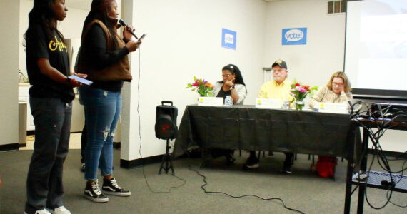 Two young people share the question from their community at the candidate forum hosted by Mujer al Volante in 2023. Photo by Keelin Everly-Lang / the Mirror