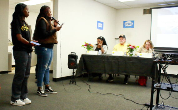 Two young people share the question from their community at the candidate forum hosted by Mujer al Volante in 2023. Photo by Keelin Everly-Lang / the Mirror