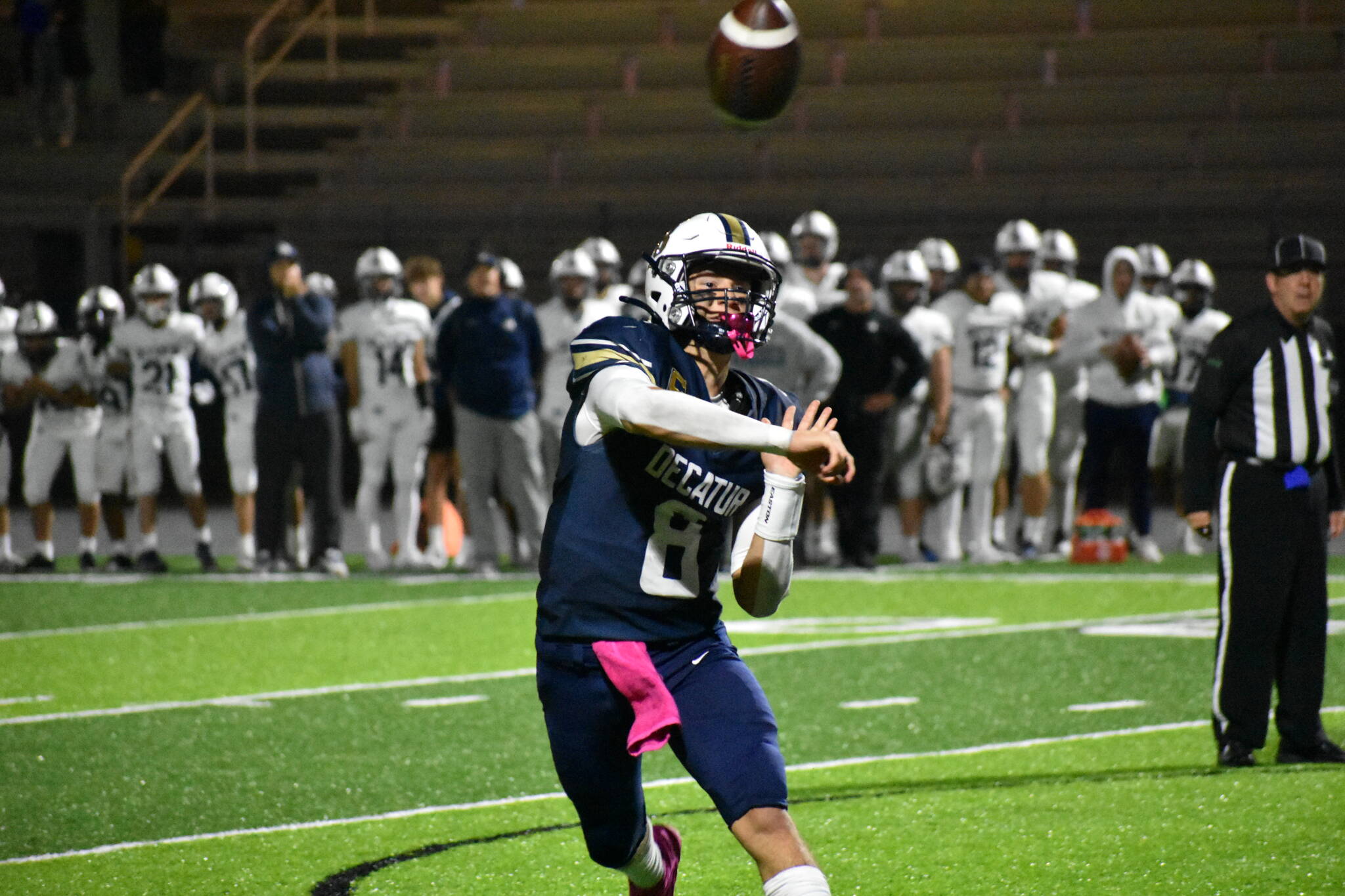 Spencer Holloway throws the ball to Maddox Heyliger for the 2 point conversion and the win. Ben Ray / The Mirror