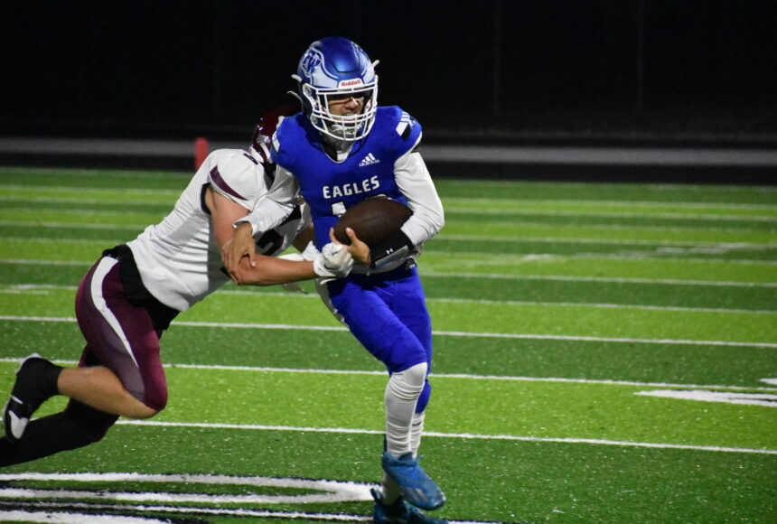 <p>Andy Cortez shakes off a tackler while scrambling for Federal Way. Ben Ray / The Mirror</p>