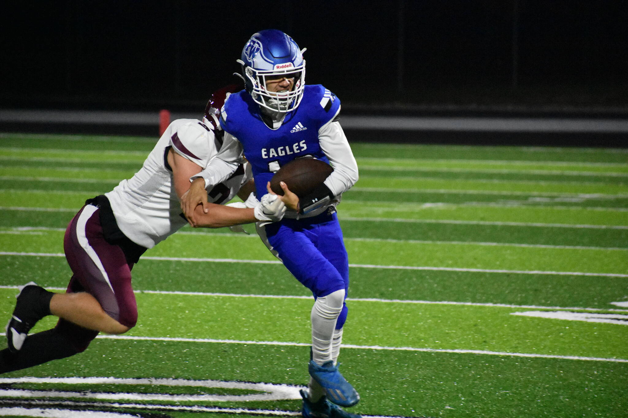 Andy Cortez shakes off a tackler while scrambling for Federal Way. Ben Ray / The Mirror