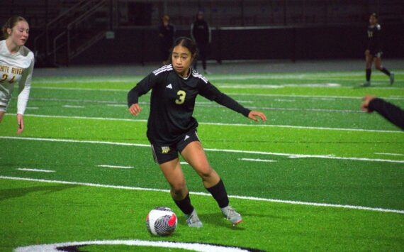 Decatur sophomore Kaihea Tuifua dribbles the ball between White River defenders. Ben Ray / The Mirror