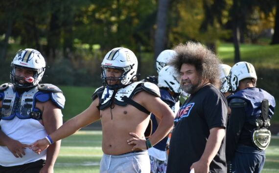 Head Coach Matt Vaeena (right), Jas Leonardo Kereti (middle) and teammates at practice. Ben Ray / The Mirror