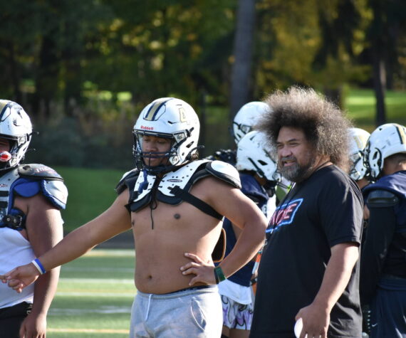 Head Coach Matt Vaeena (right), Jas Leonardo Kereti (middle) and teammates at practice. Ben Ray / The Mirror