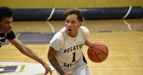 Jorge Martinez Lopez takes on a teammate in a mock-game at Decatur. Ben Ray / The Mirror