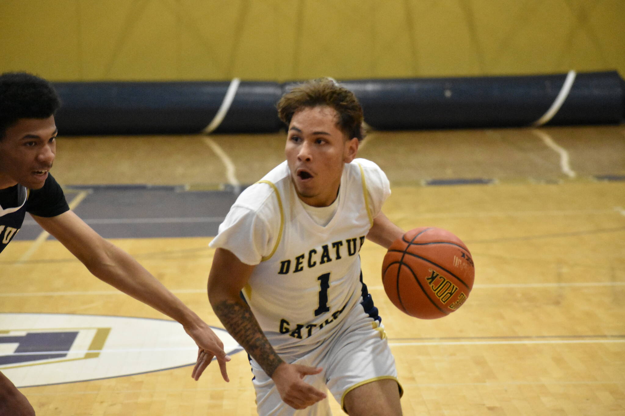 Jorge Martinez Lopez takes on a teammate in a mock-game at Decatur. Ben Ray / The Mirror