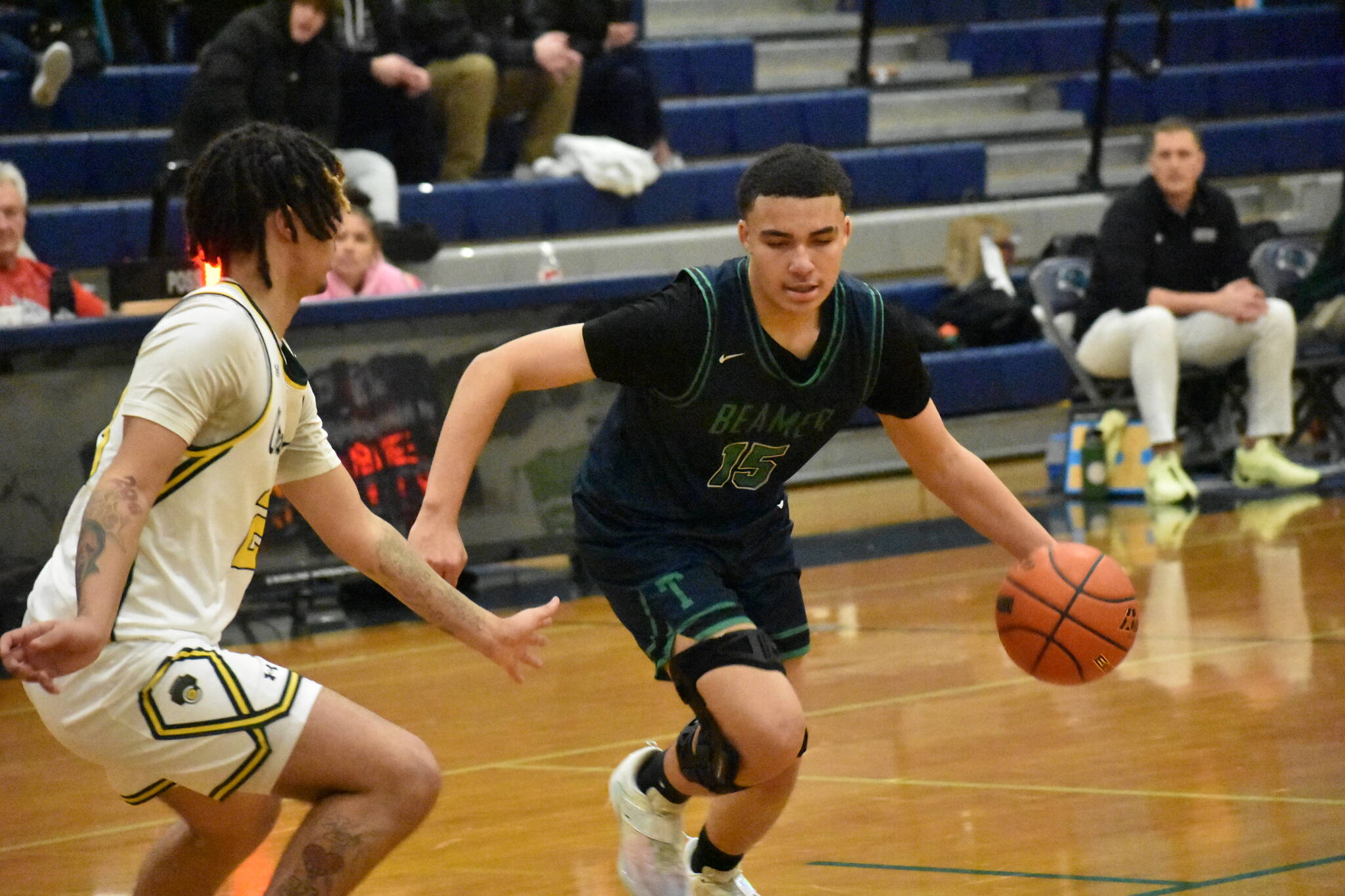 Titan senior Jaylin Wells dribbles against Kentridge. Ben Ray / The Mirror