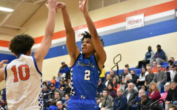 Angelo Williams takes a jump shot against Auburn Mountainview. Ben Ray / The Mirror